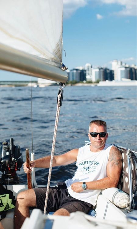 На яхте, вид на город